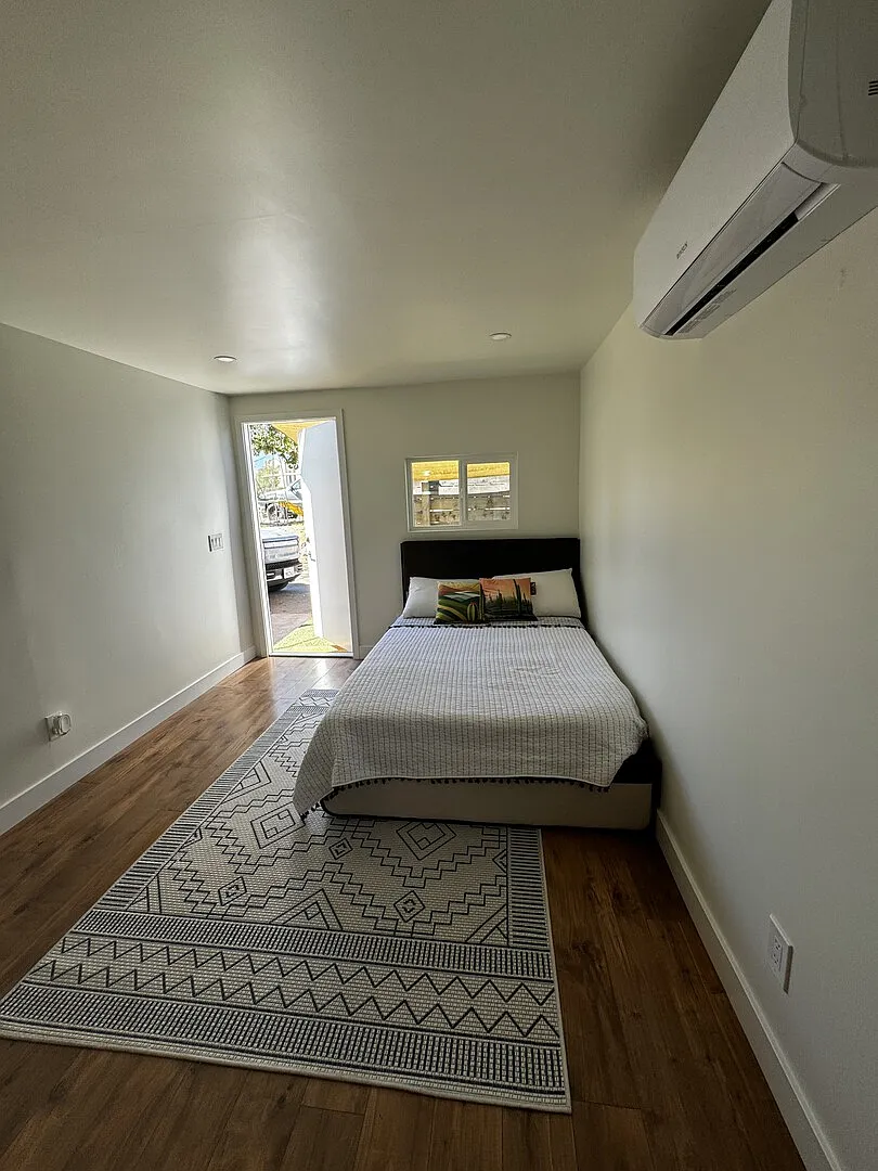 Charming studio nestled in Escondido's historic district — Photo 4