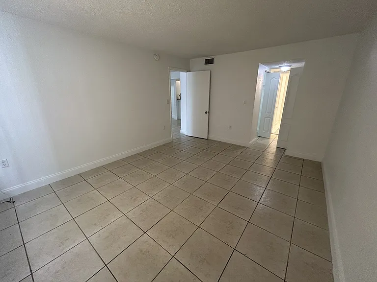 4205 N University Dr #112-1 — Photo 8
