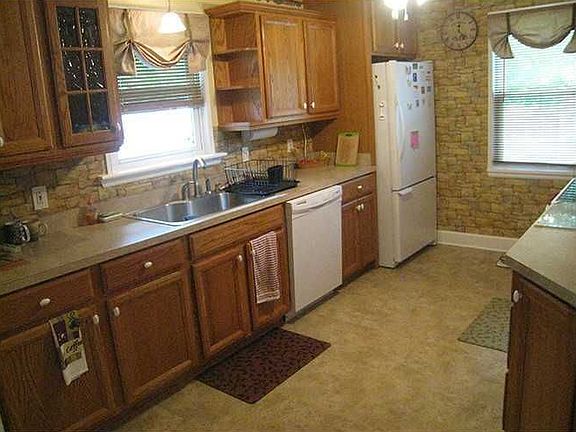2nd image of 1180 Melvin Dr