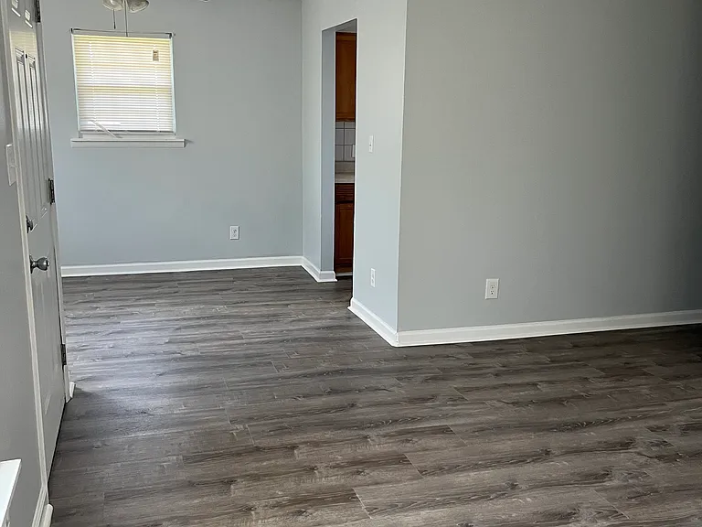 2526 Dexter St E — Photo 7