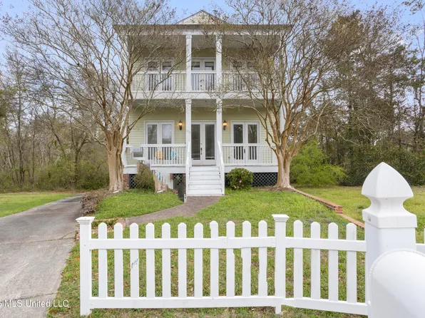 1618 Cypress Ln, Gulfport, MS 39507