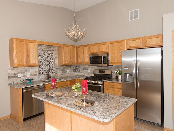 4th image of 2519 Spruce Ln