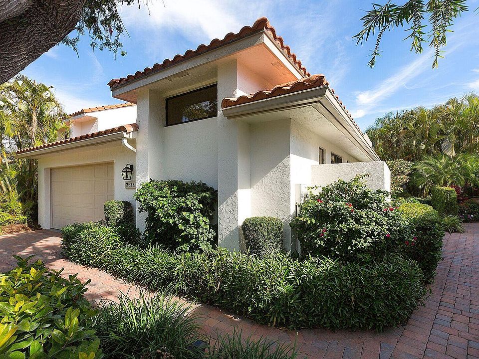 1st image of 2544 Sheltingham Drive SE