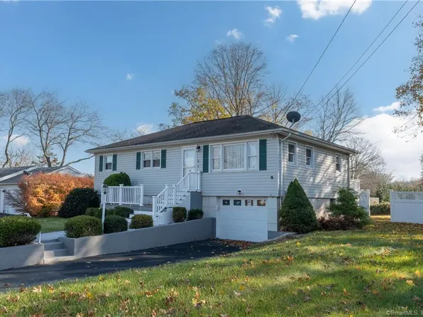 8 Deerfield Road, Waterford, CT 06385