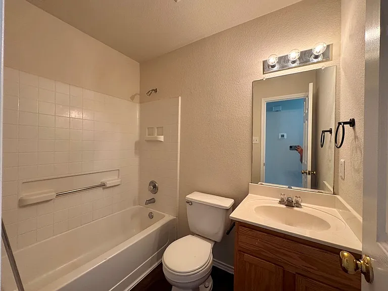113 Salado Dr — Photo 32
