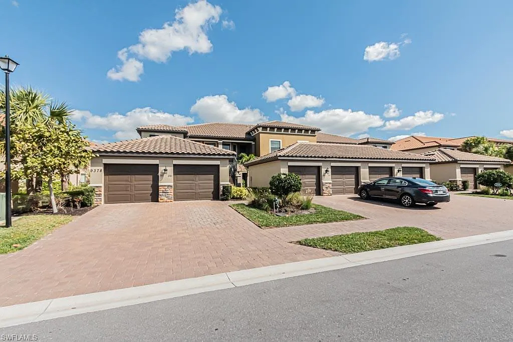 2 bed, 2.0 bath, 1528 sqft, $2,500 — Photo 3