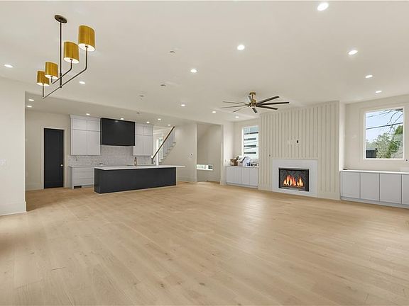 2nd image of 3214 Osborne Rd NE