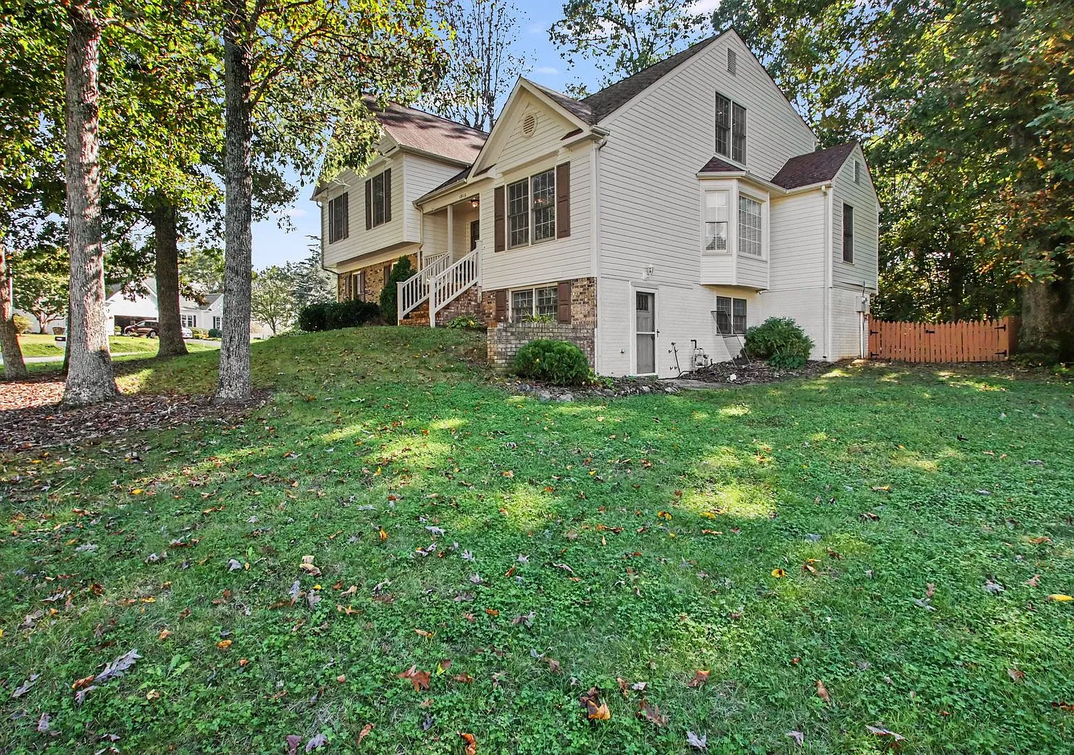 Welcome home! Sought after Troon Section of Lee's Hill! — Photo 1