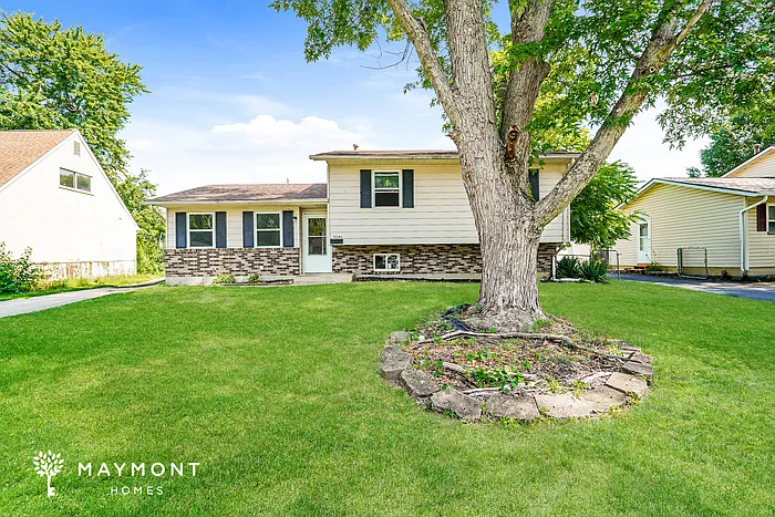 5090 Chipman Dr — Photo 2