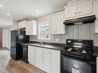 3900 Erie Dr, Fort Gratiot, MI 48059