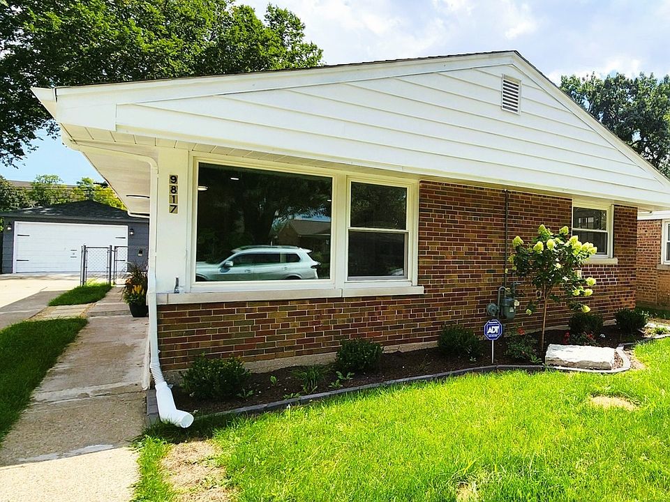 2nd image of 9817 S Maplewood Ave