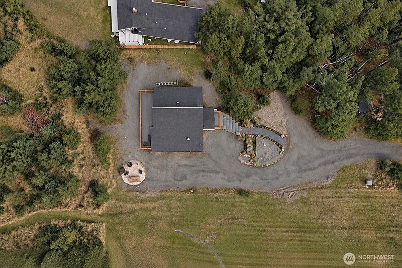 4th image of 22955 Pacific Way