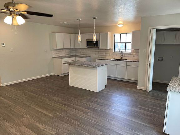 3rd image of 2826 Cloyde St