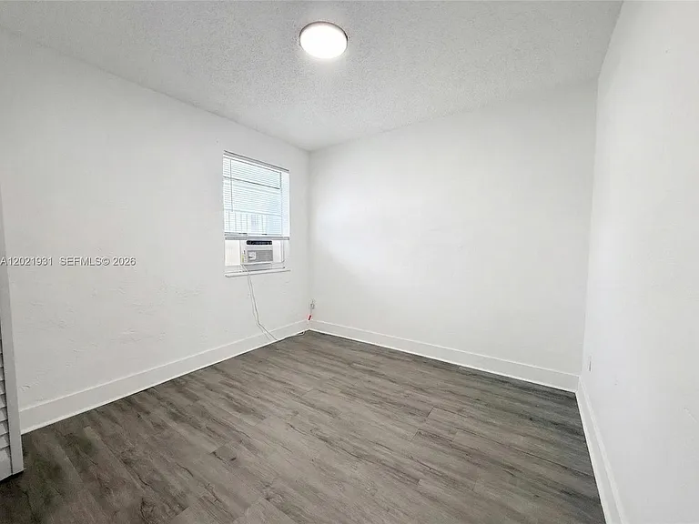 220 NW 11th Ter #3 — Photo 9