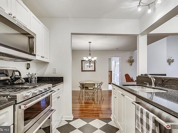 3rd image of 10009 Vanderbilt Cir APT 13-5