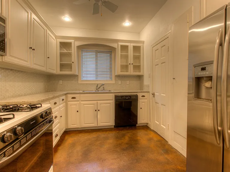 720 Sparks Ave — Photo 11