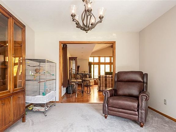 5th image of 470 Celestia Dr