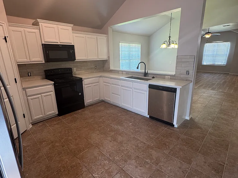4408 Brooklyn Ave — Photo 11