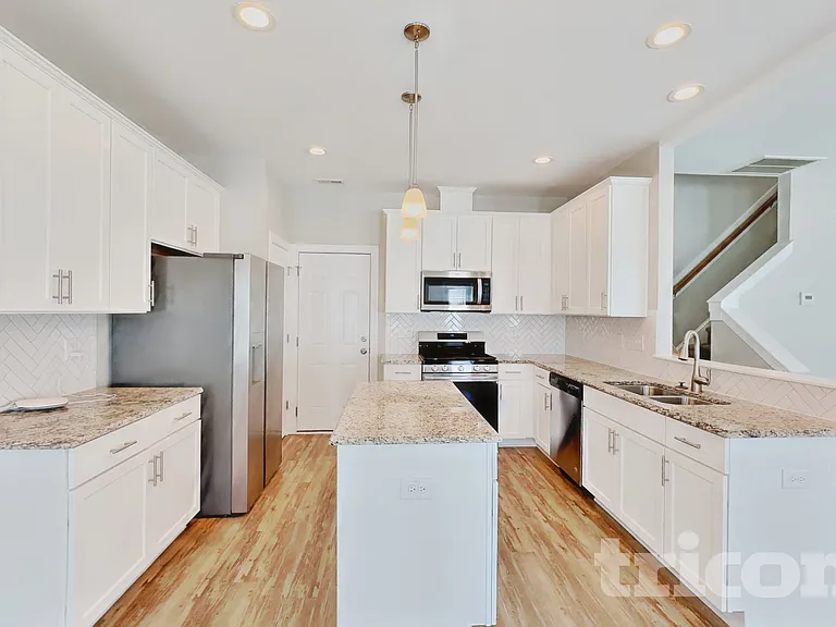 834 Lakemont Dr — Photo 5