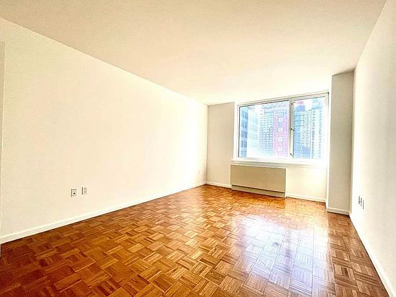 2nd image of 325 W 43rd St #37E