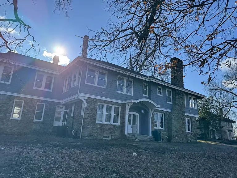 747 Clinton Springs Ave — Photo 3