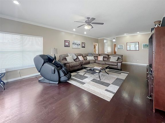 3rd image of 132 Forest Meadow Dr