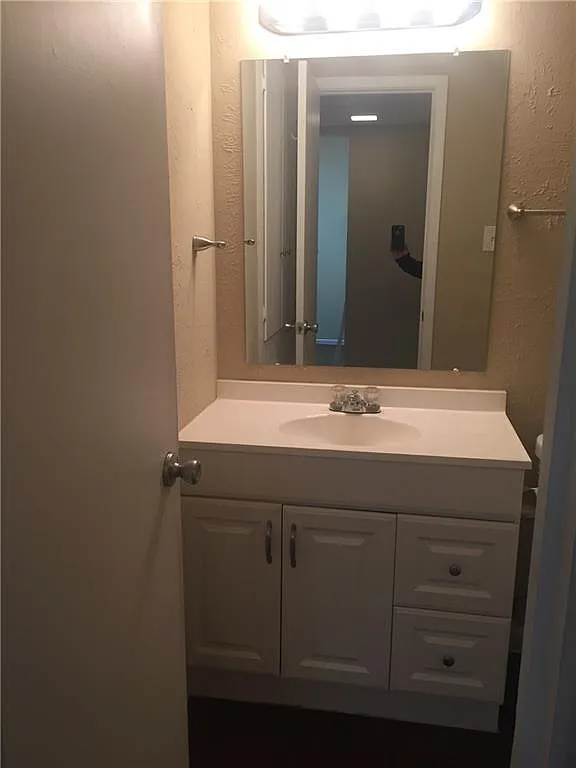 Studio, 1.0 bath, 450 sqft, $795 — Photo 4