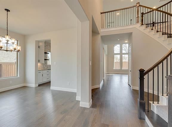 3rd image of 1903 Hamilton Park Dr