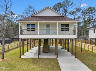 2121 S 7th St, Ocean Springs, MS 39564
