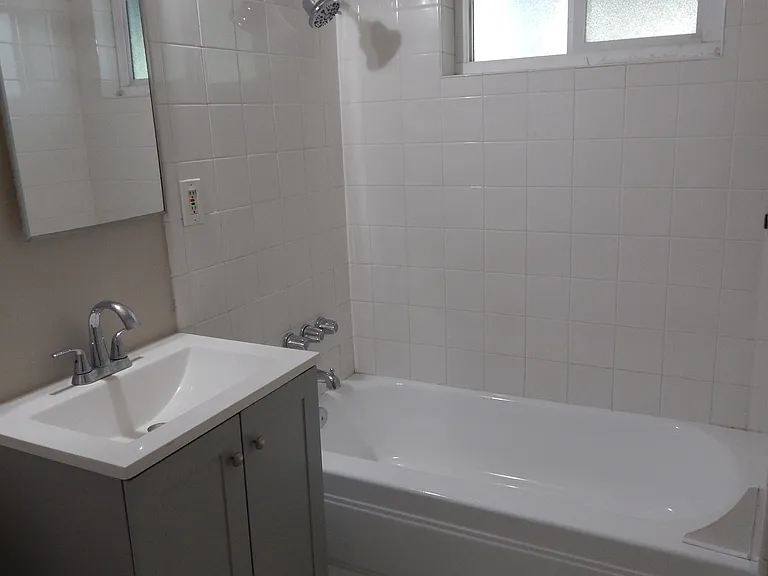 412 S Olive St — Photo 9