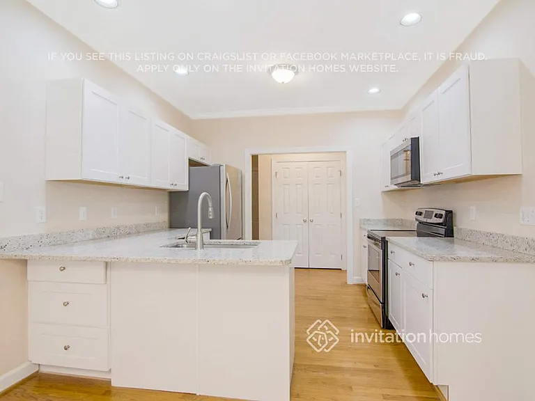 405 Broadmoor Way — Photo 9