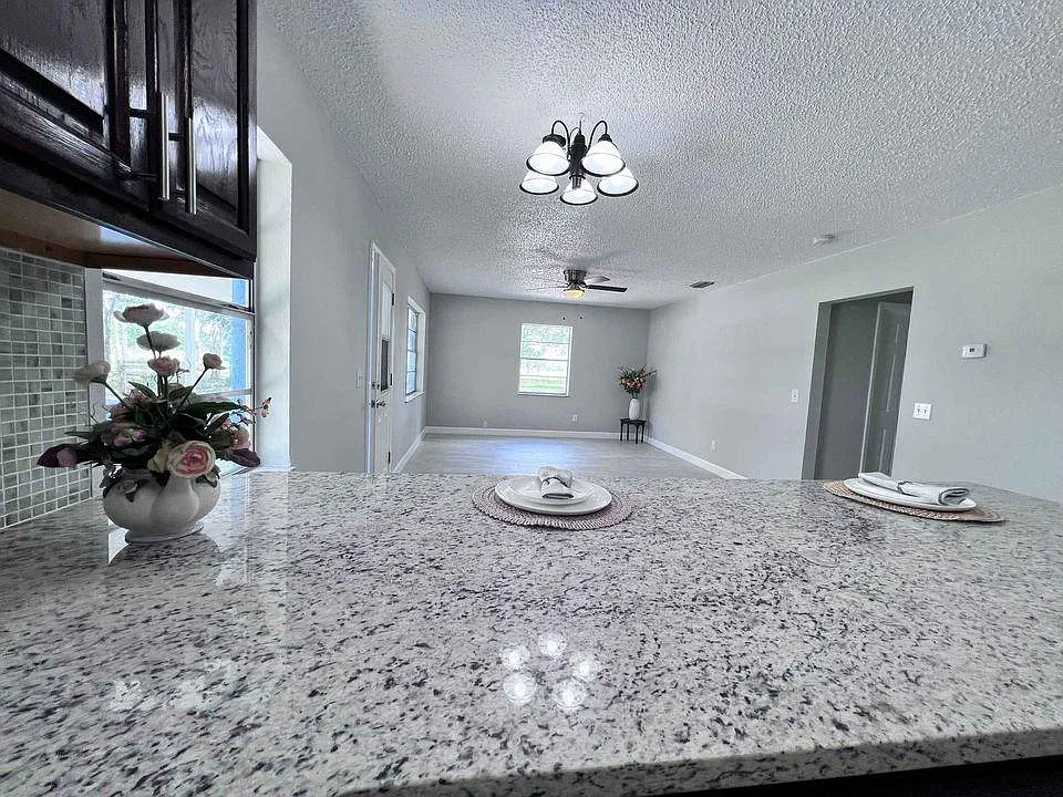 3 bed, 1450 sqft, $1,875 — Photo 2