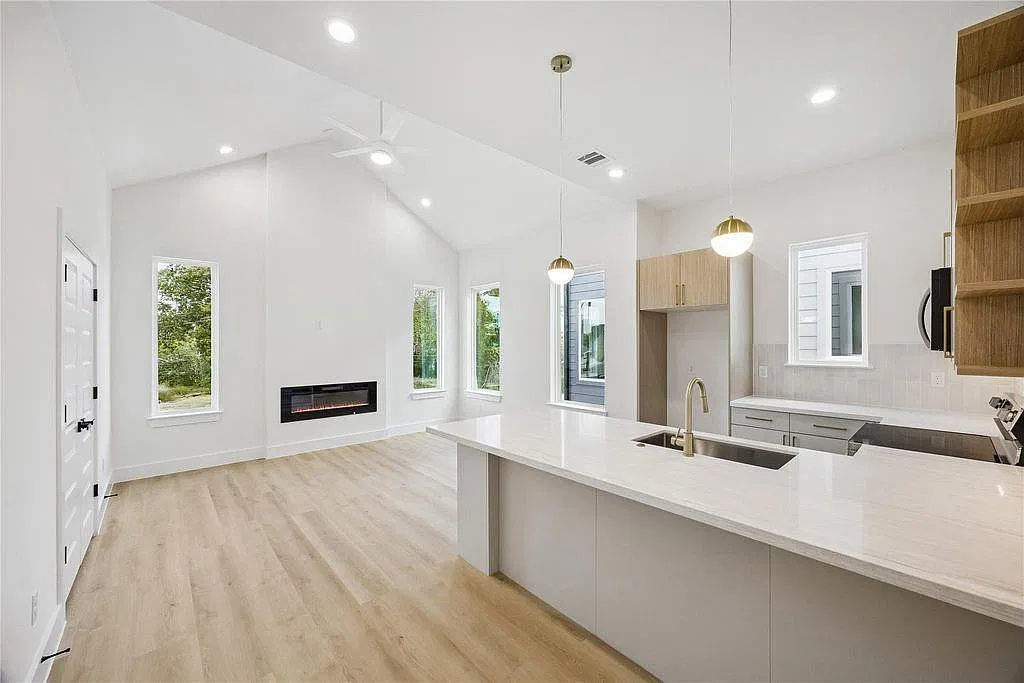 3 bed, 2.0 bath, 2250 sqft, $1,750 — Photo 2