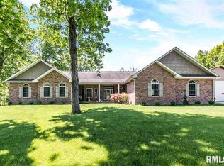 2253 County Road 1200 Rd N, El Paso, IL 61738