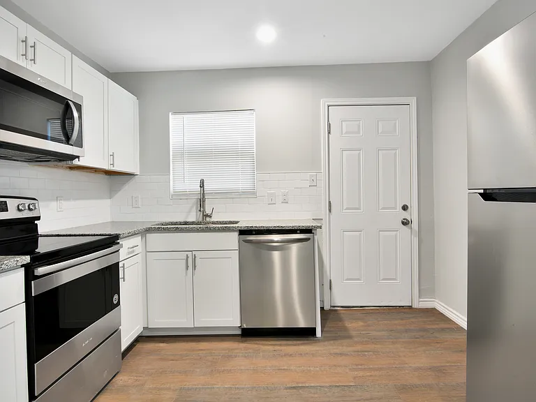 6205 Lovett Ave #L — Photo 15