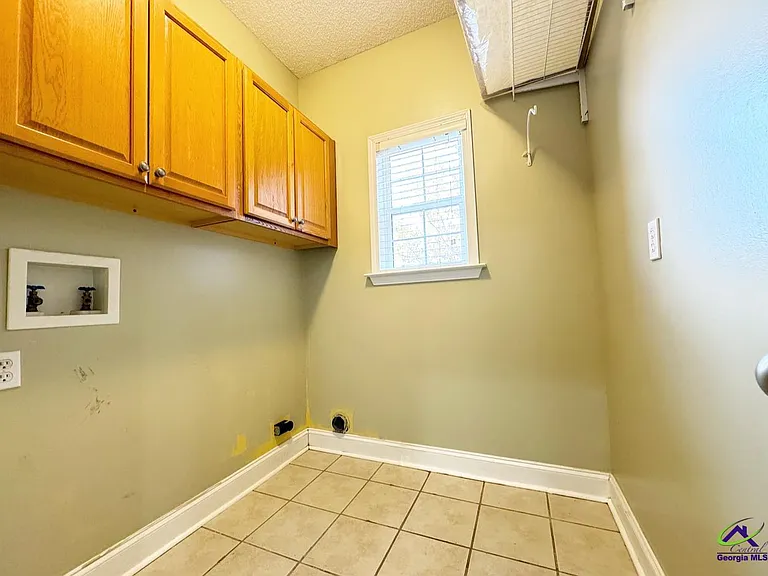 701 Victoria Cir — Photo 11
