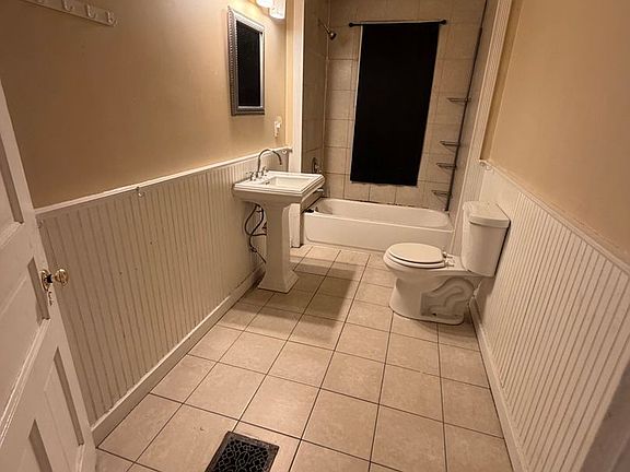 5th image of 2526 Beale Ave