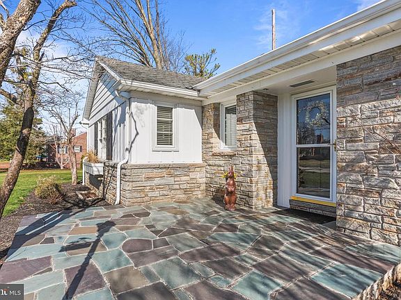 5th image of 228 Clearview Rd