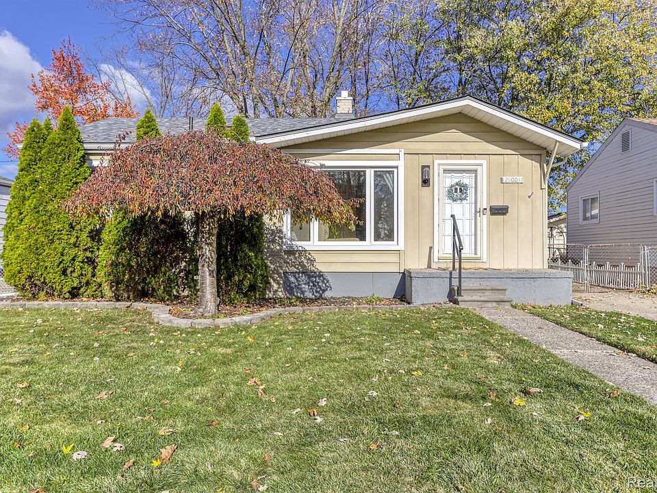 1st image of 29004 Balmoral St