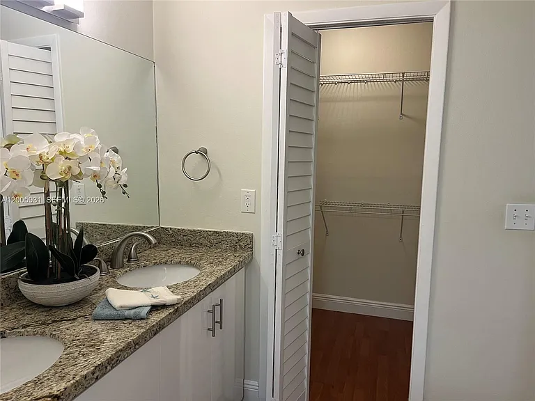 201 Lakeview Dr #204 — Photo 13