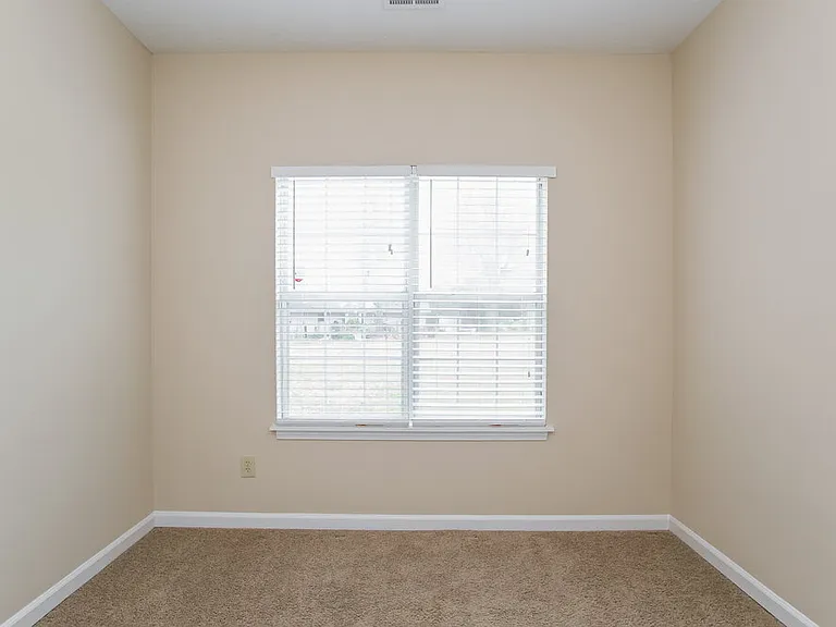495 Anna Ave — Photo 11