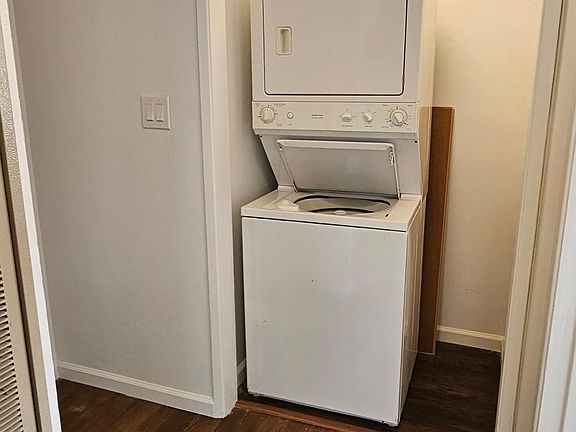 3rd image of 640 San Luisito Way