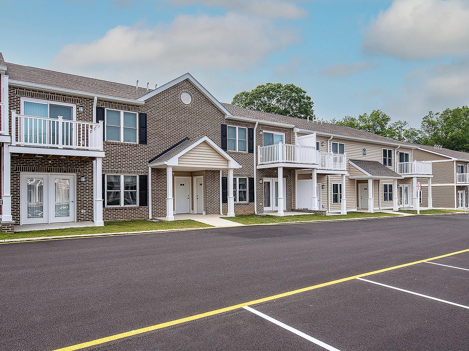 OakTree Apartments — Photo 3