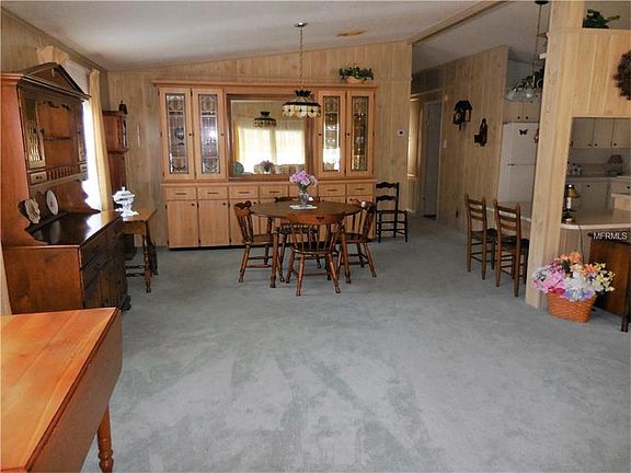3rd image of 107 Winterberry Ave