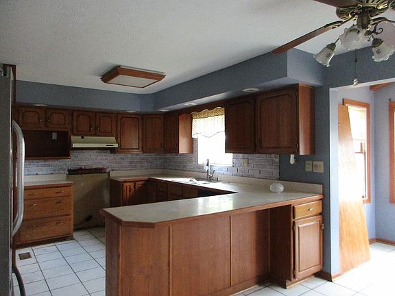 3rd image of 225 Kelley Dr