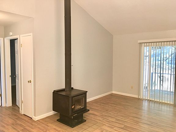 3rd image of 16597 Creekside Dr