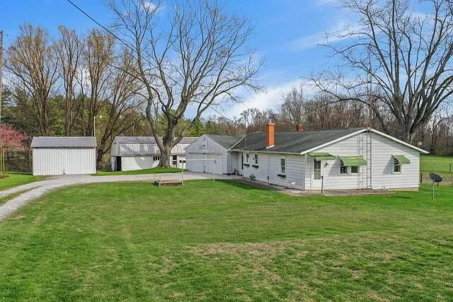 5079 Cincinnati Zanesville Rd NE photo 1