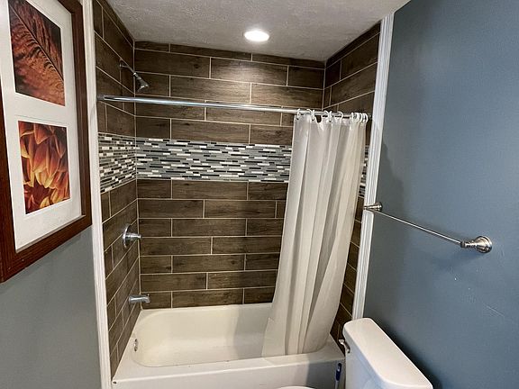 4th image of 3317 Graceland Ave #7