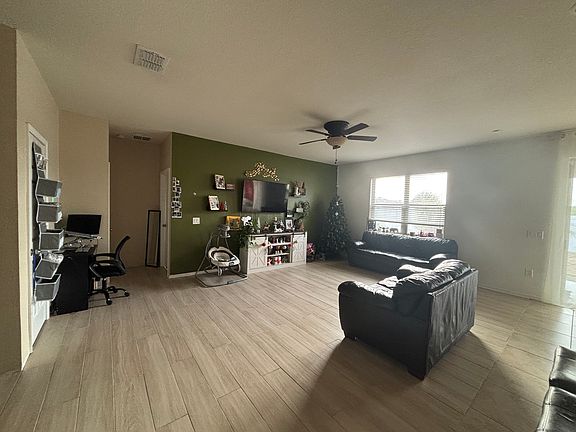 4th image of 687 Petal Mist Ln