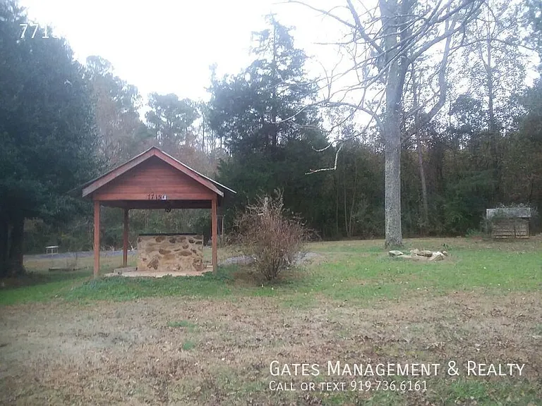 7715 Leak Ln E — Photo 20